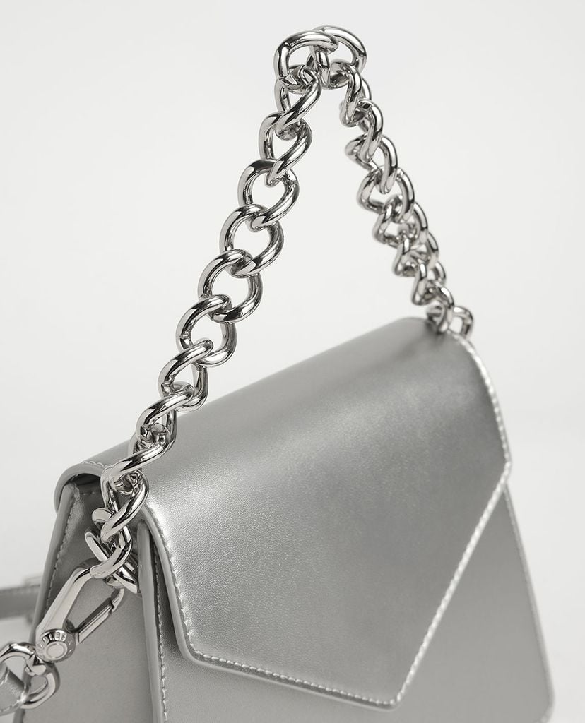 CHARLES & KEITH - Túi đeo chéo nữ hình thang Metallic Angular