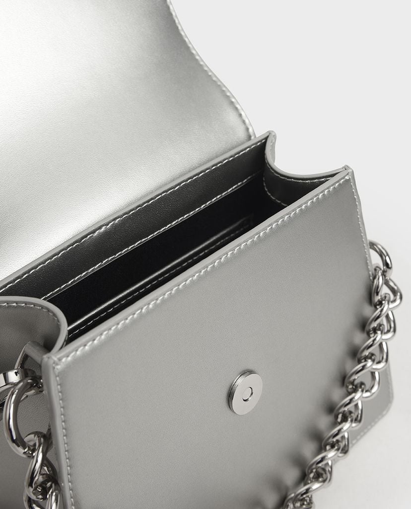 CHARLES & KEITH - Túi đeo chéo nữ hình thang Metallic Angular