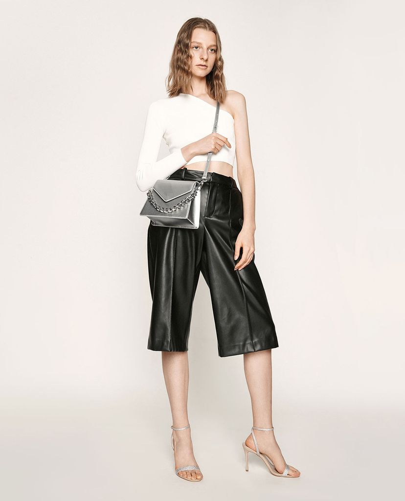 CHARLES & KEITH - Túi đeo chéo nữ hình thang Metallic Angular
