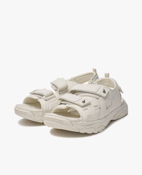 Mặc áo dài đi giày gì - MLB Chunky Runner