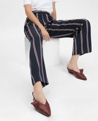 CHARLES & KEITH - Giày đế xuồng mũi nhọn Ruffle Detail Low Wedge