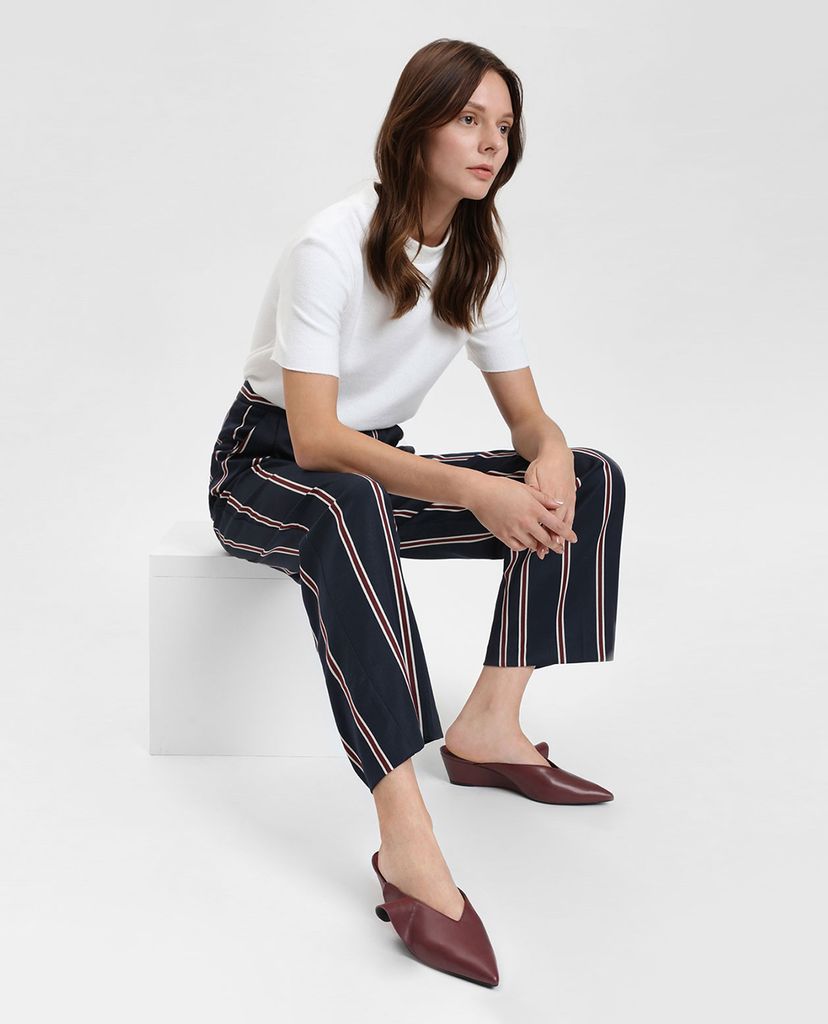CHARLES & KEITH - Giày đế xuồng mũi nhọn Ruffle Detail Low Wedge