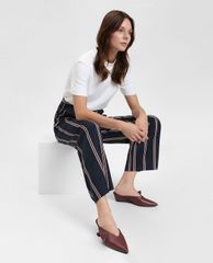 CHARLES & KEITH - Giày đế xuồng mũi nhọn Ruffle Detail Low Wedge