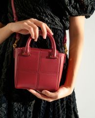 CHARLES & KEITH - Túi xách tay nữ phom vuông Textured Panelled