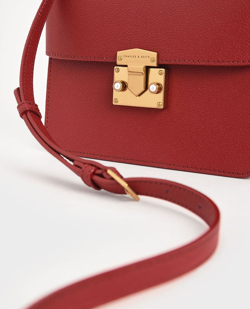 CHARLES & KEITH - Túi đeo vai phom chữ nhật Croc Effect Chain Shoulder