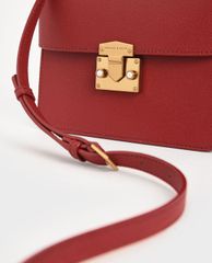 CHARLES & KEITH - Túi đeo vai phom chữ nhật Croc Effect Chain Shoulder