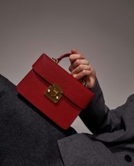 CHARLES & KEITH - Túi đeo vai phom chữ nhật Croc Effect Chain Shoulder
