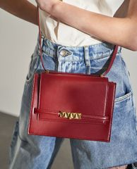 CHARLES & KEITH - Túi đeo chéo nữ Metallic Push Lock Crossbody Bag