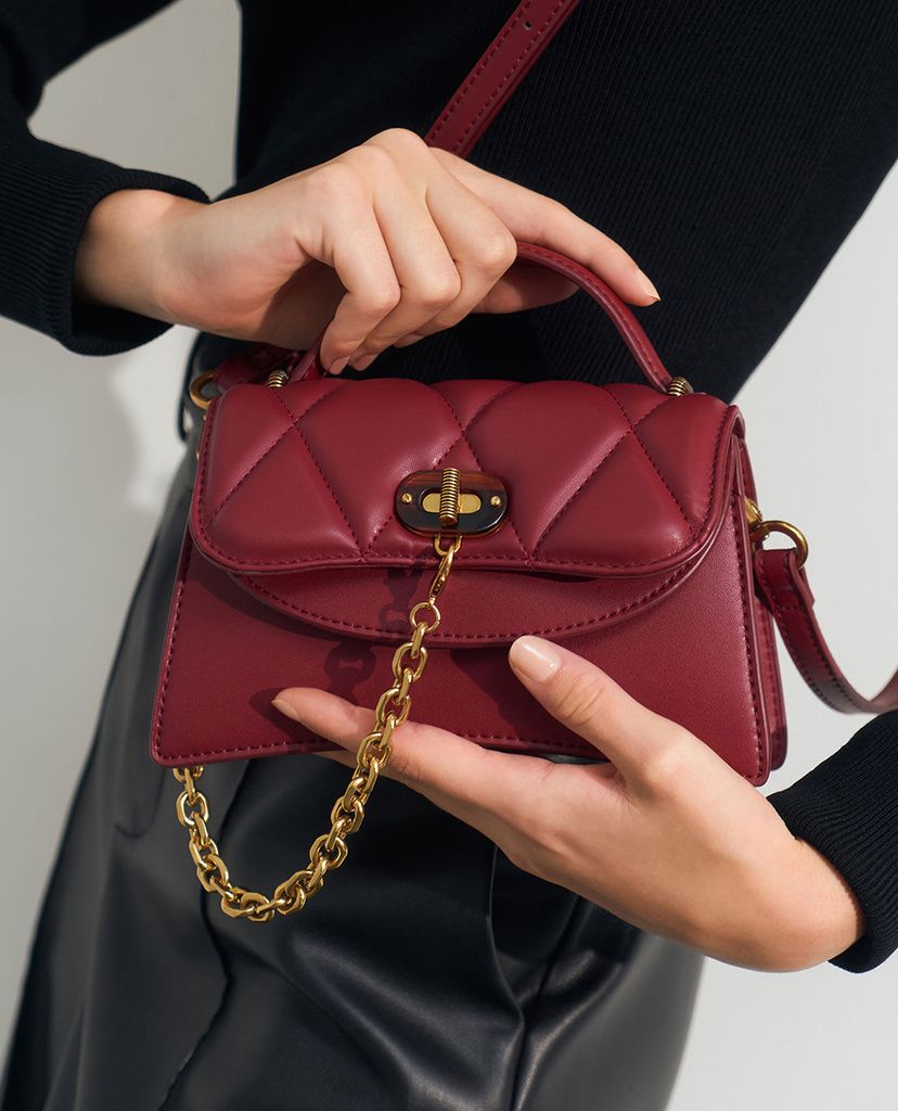 CHARLES & KEITH - Túi xách nữ nắp gập chần bông Padded Chain Link