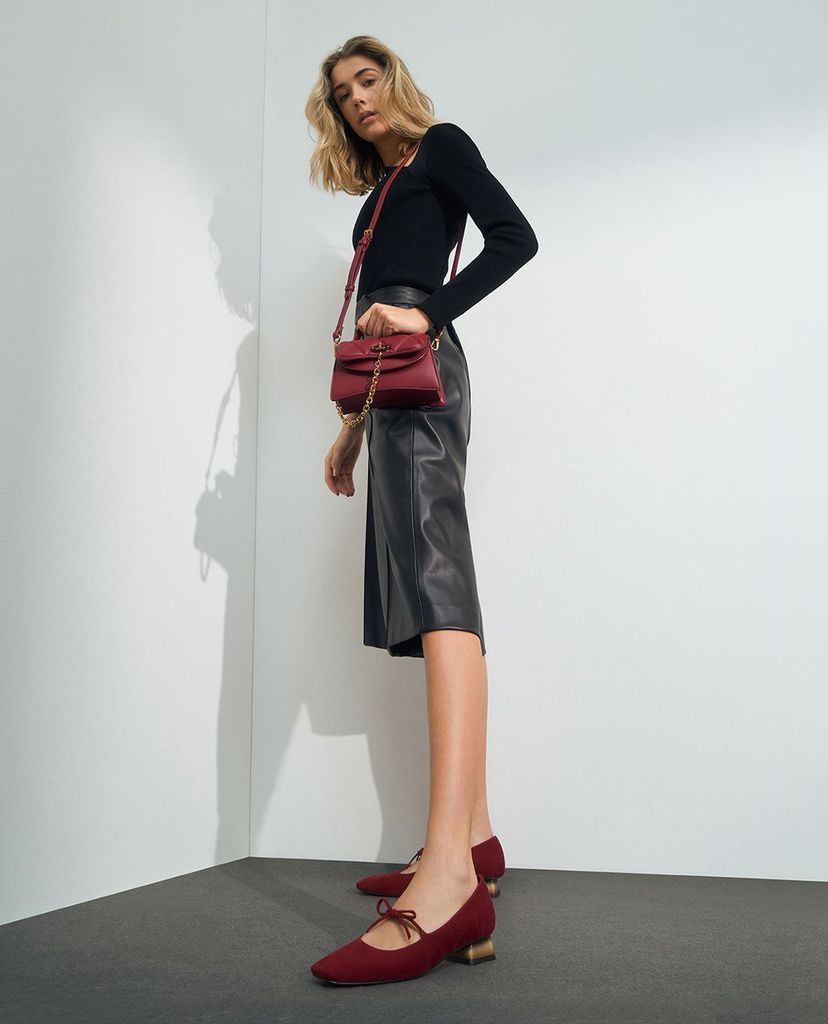 CHARLES & KEITH - Túi xách nữ nắp gập chần bông Padded Chain Link