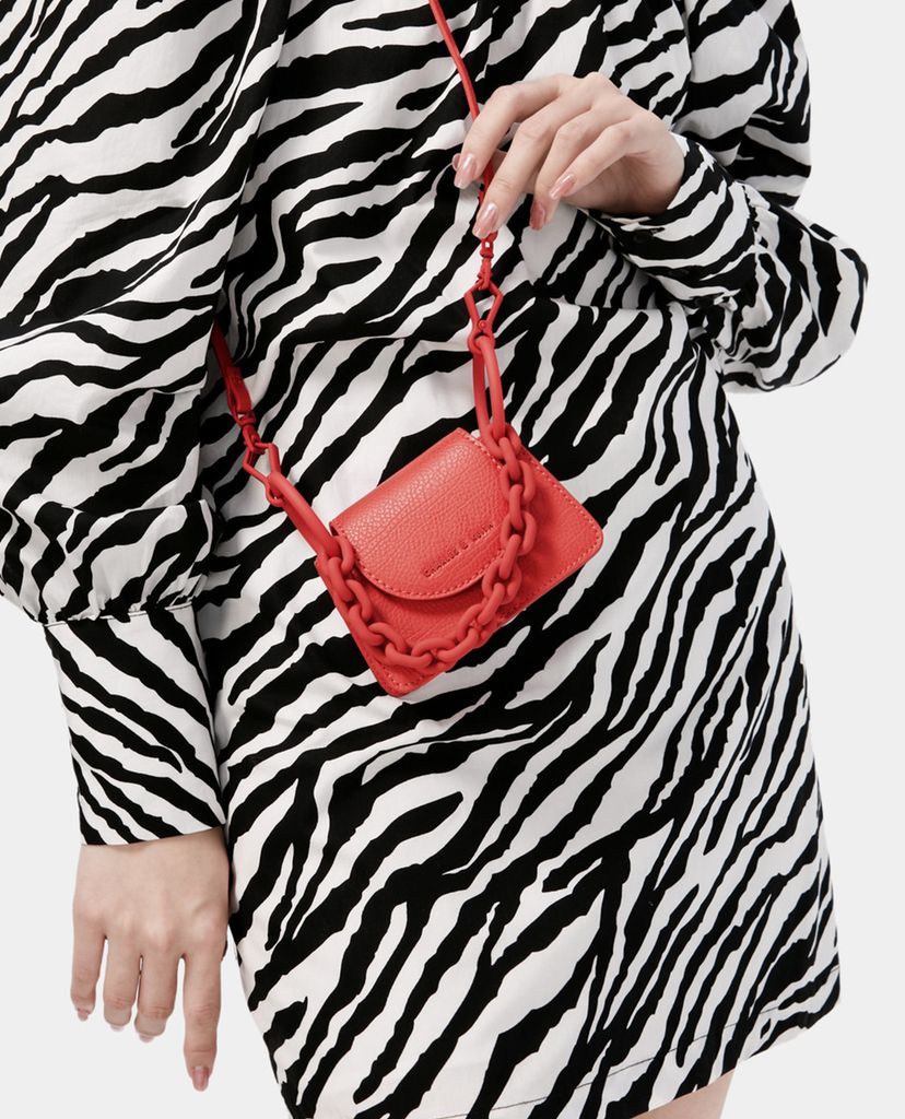 CHARLES & KEITH - Túi mini nữ hình thang Chunky Chain