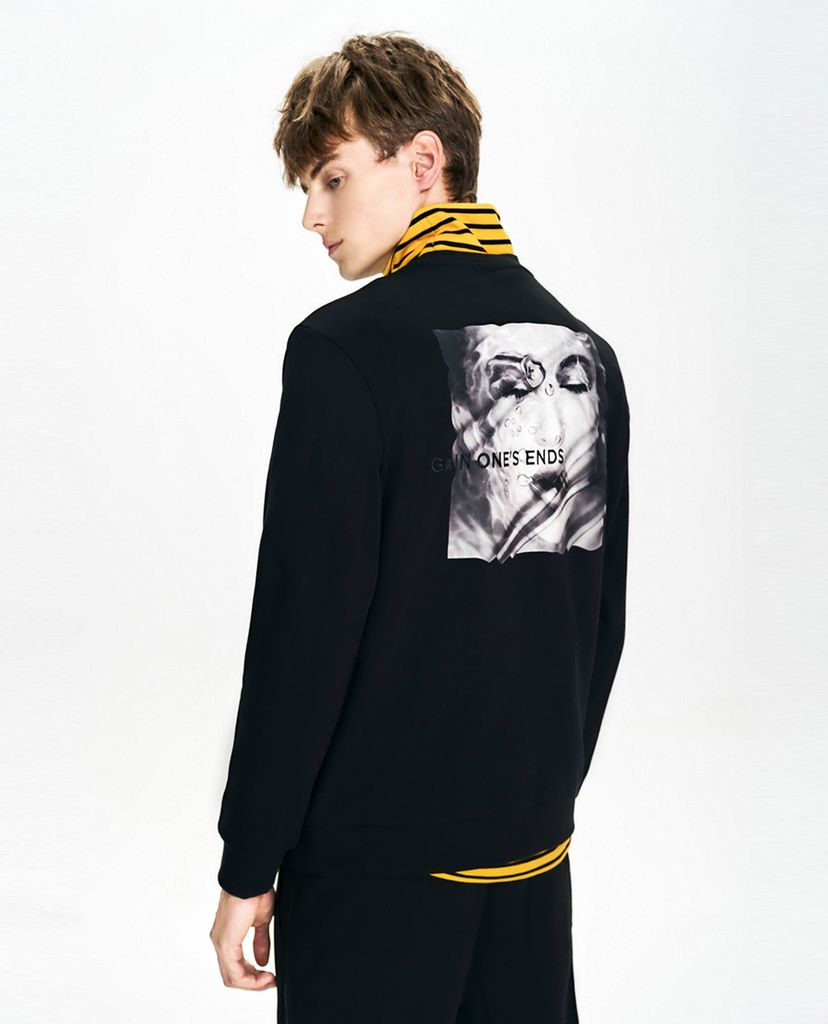 TRENDIANO - Áo sweater nam tay dài thêu chữ Tide Digital Portrait