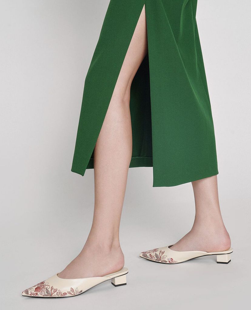 CHARLES & KEITH - Giày mules mũi nhọn Embroidered Floral