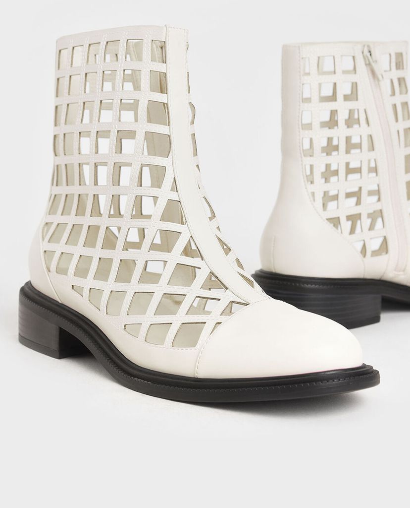 CHARLES & KEITH - Giày boots nữ mũi nhọn Caged