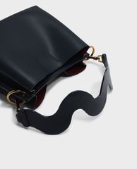 CHARLES & KEITH - Túi đeo vai Wavy Strap