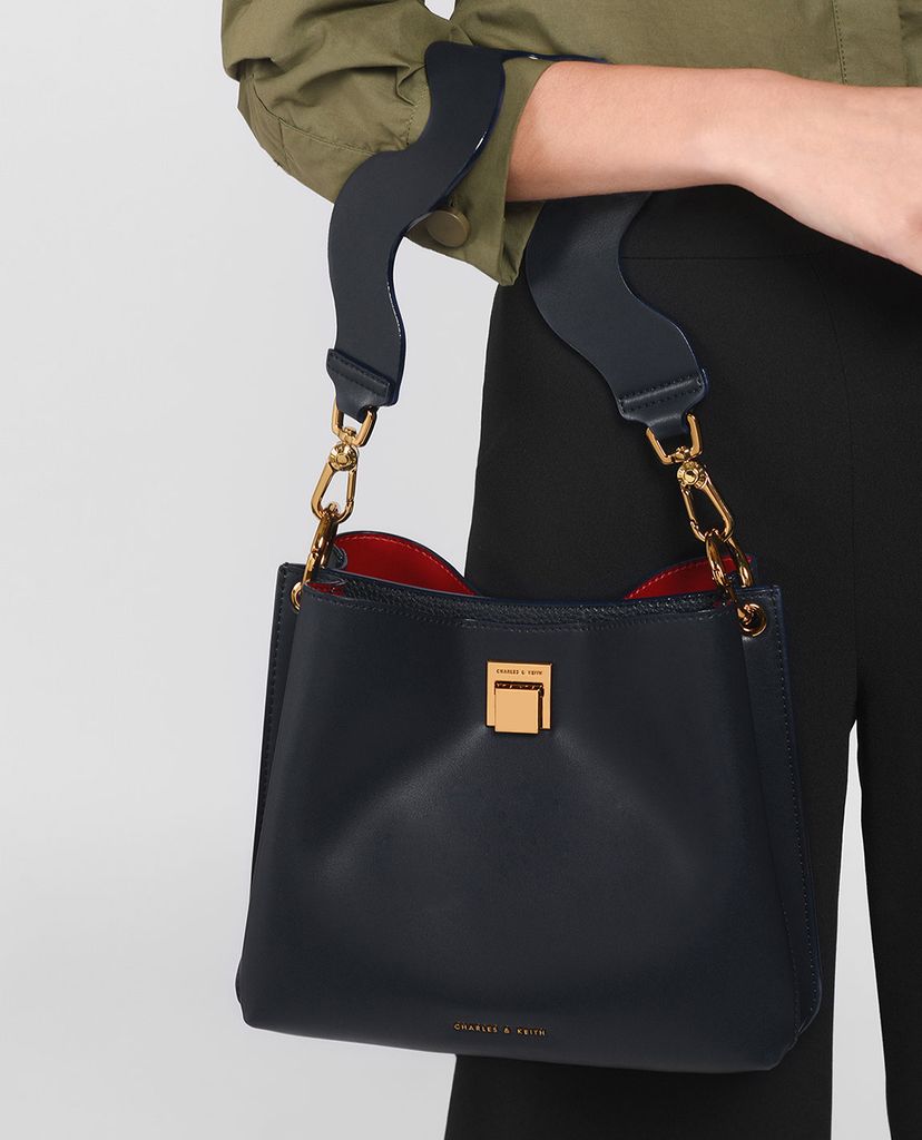 CHARLES & KEITH - Túi đeo vai Wavy Strap