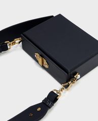 CHARLES & KEITH - Túi đeo chéo nữ hình hộp chữ nhật Pearl Embellished Boxy