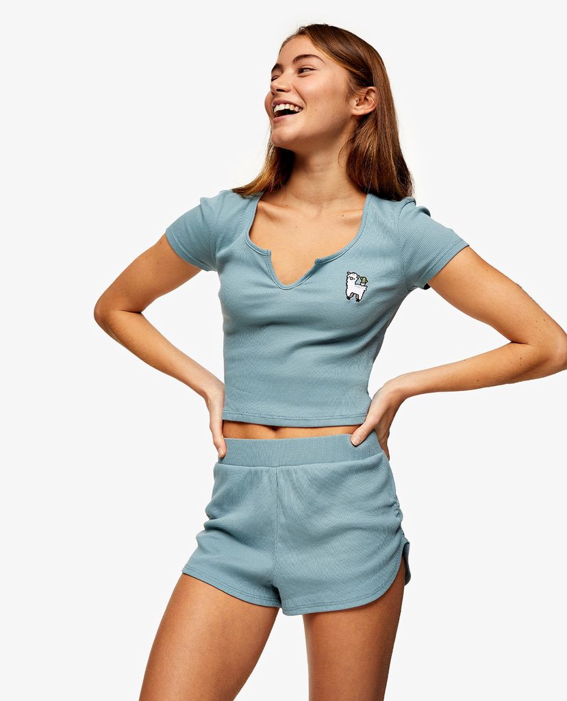 TOPSHOP - Set áo thun và quần shorts Llama Embroidered Notch