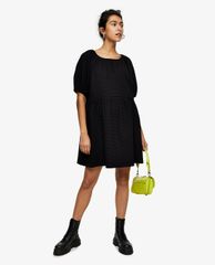TOPSHOP - Đầm mini tay ngắn phom suông Black Quilted Tea