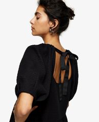 TOPSHOP - Đầm mini tay ngắn phom suông Black Quilted Tea