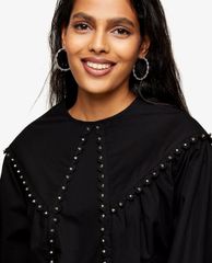 TOPSHOP - Áo kiểu nữ cổ tròn tay dài đính đinh tán Black Stud Yoke Collar