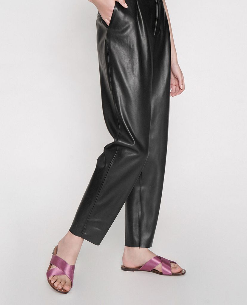 CHARLES & KEITH - Giày sandal nữ quai chéo Metallic Embellished Sole