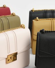 CHARLES & KEITH - Túi đeo vai phom chữ nhật Metallic Push Lock