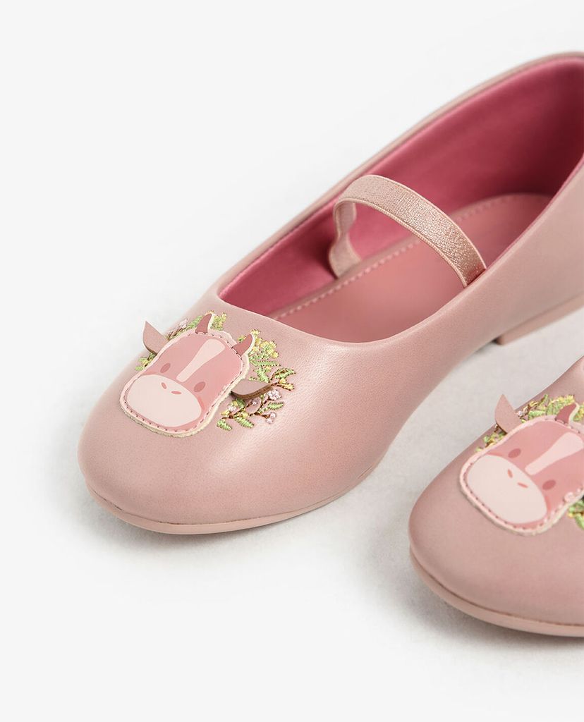 CHARLES & KEITH - Giày đế bệt trẻ em Cow Motif