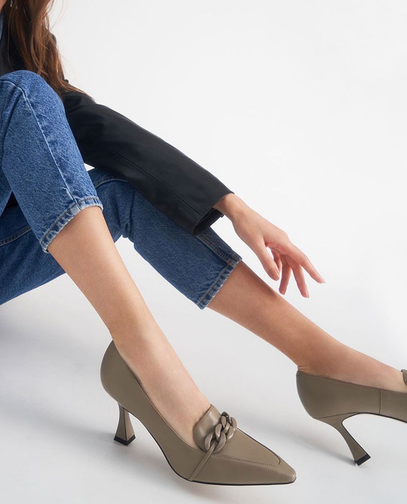 CHARLES & KEITH - Giày cao gót mũi nhọn Chain Embellished Loafer