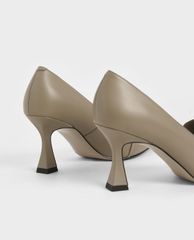 CHARLES & KEITH - Giày cao gót mũi nhọn Chain Embellished Loafer