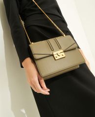 CHARLES & KEITH - Túi đeo vai phom chữ nhật Metallic Push Lock