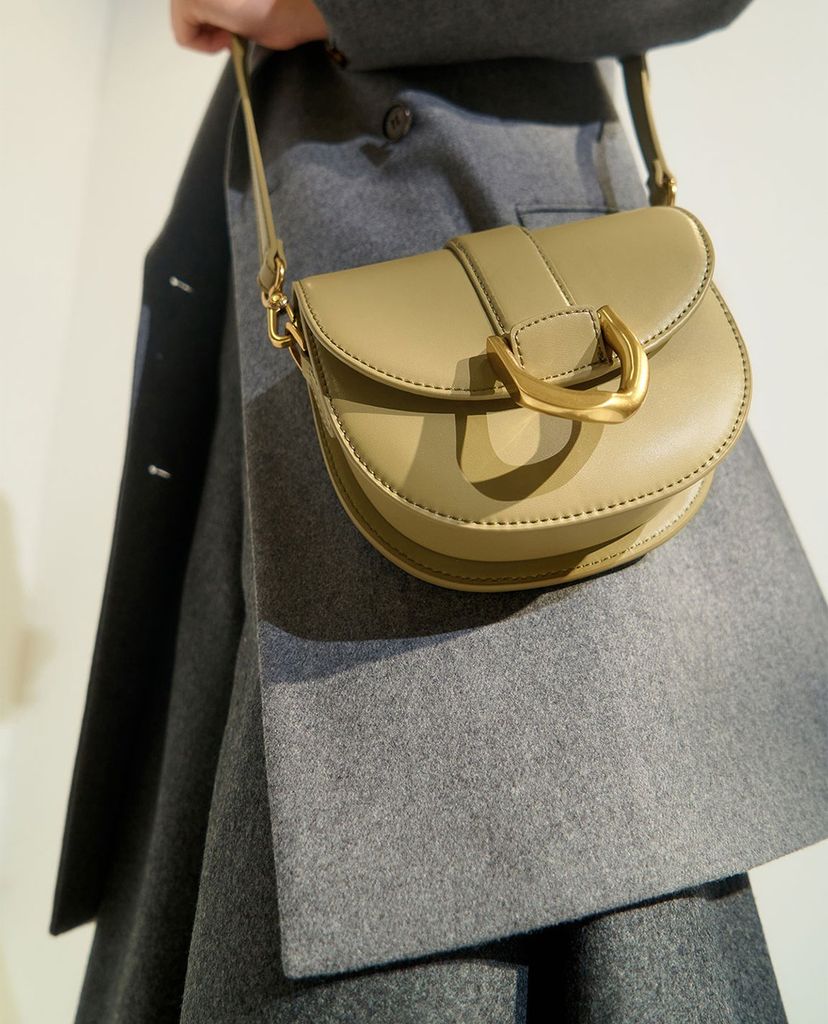CHARLES & KEITH - Túi đeo vai nữ Mini Gabine Saddle