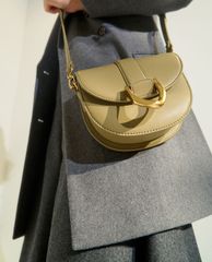 CHARLES & KEITH - Túi đeo vai nữ Mini Gabine Saddle