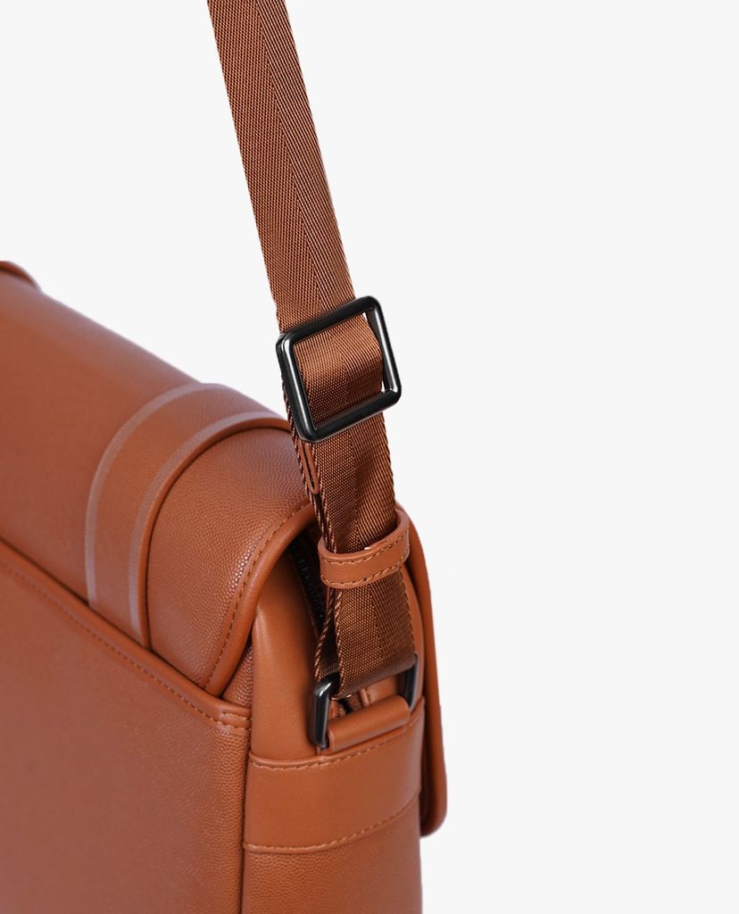 Túi đeo chéo nam nắp gập Casual Messenger