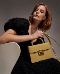 CHARLES & KEITH - Túi đeo vai phom chữ nhật Croc Effect Chain Shoulder