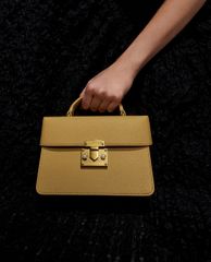CHARLES & KEITH - Túi đeo vai phom chữ nhật Croc Effect Chain Shoulder