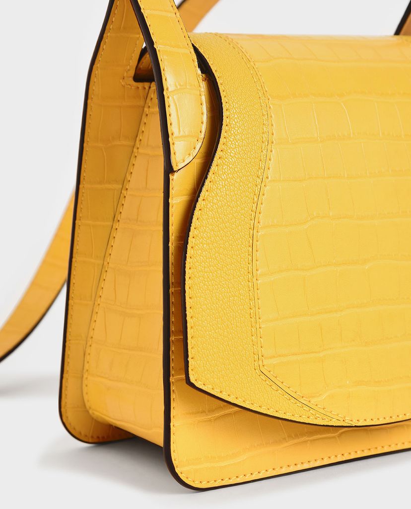 CHARLES & KEITH - Túi đeo chéo nữ hình thang Croc Effect