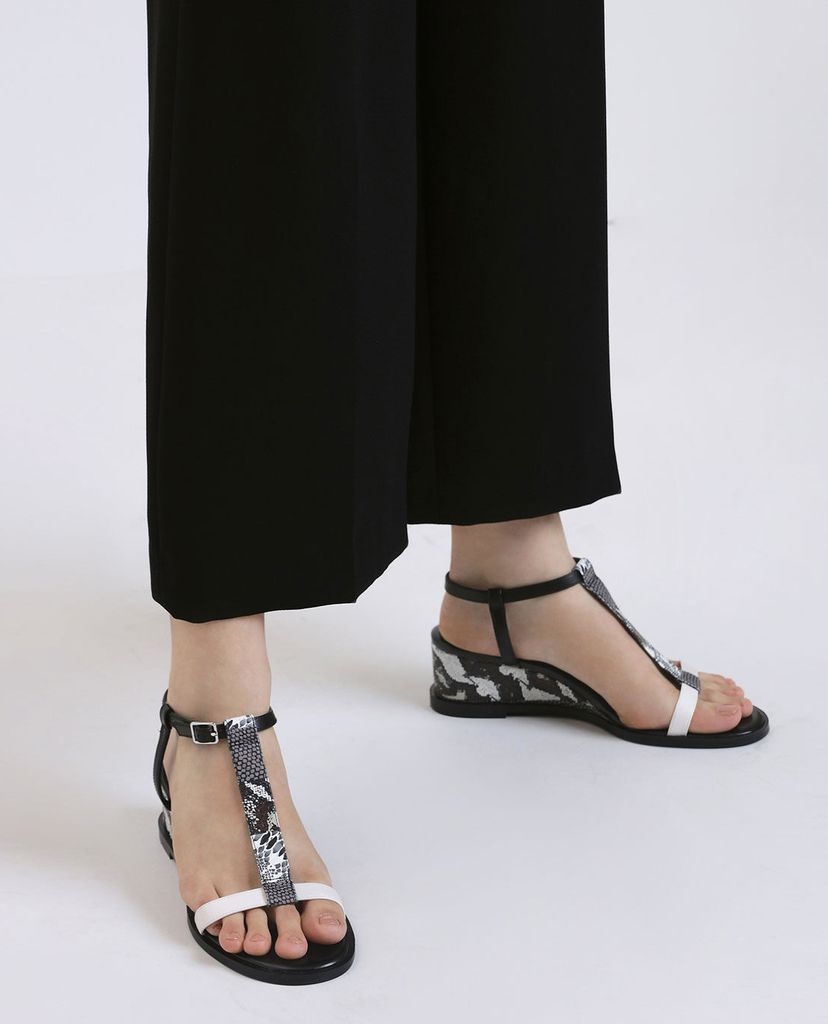 CHARLES & KEITH - Giày đế xuồng T Bar Wedges