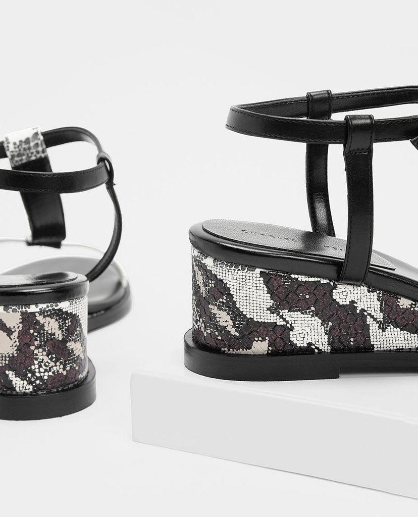 CHARLES & KEITH - Giày đế xuồng T Bar Wedges
