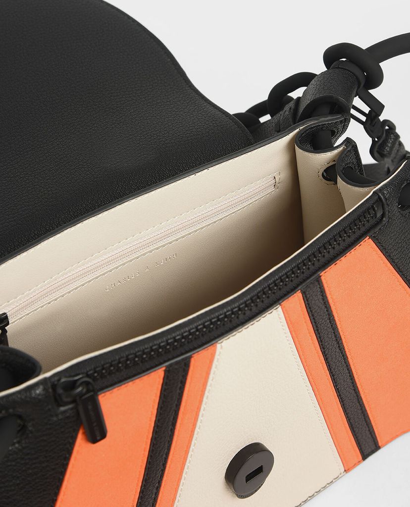 CHARLES & KEITH - Túi đeo vai nữ hình thang Chunky Chain Link
