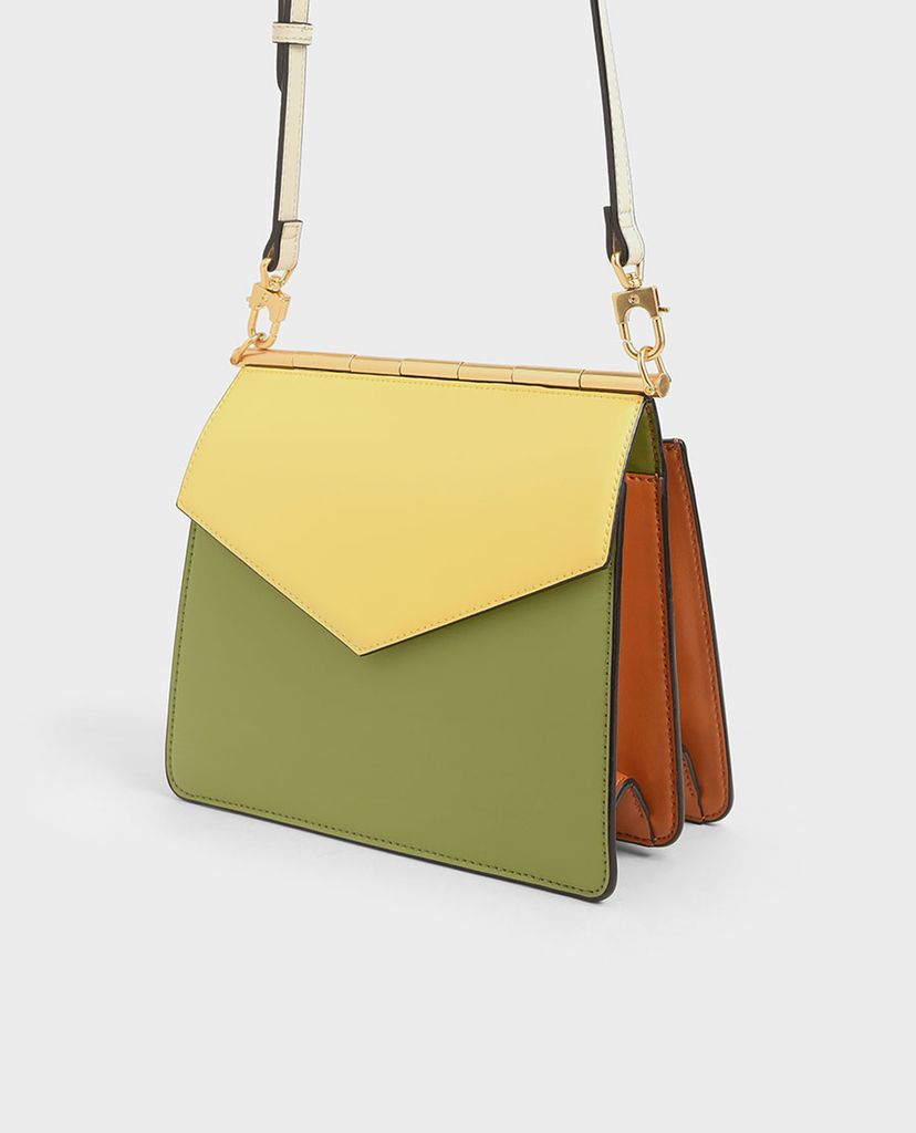 CHARLES & KEITH - Túi đeo chéo Croc Effect Angular