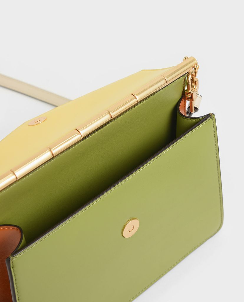 CHARLES & KEITH - Túi đeo chéo Croc Effect Angular