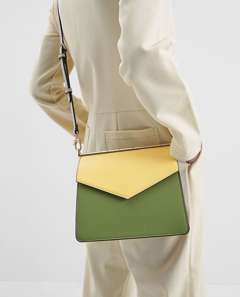CHARLES & KEITH - Túi đeo chéo Croc Effect Angular