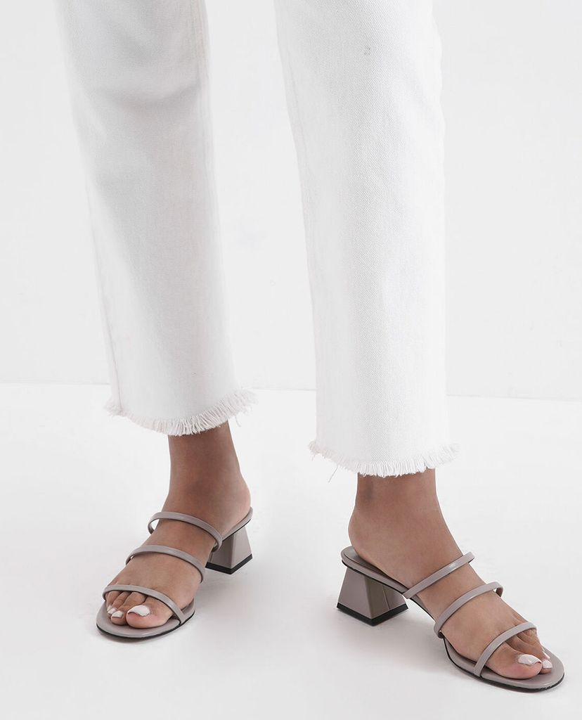 CHARLES & KEITH - Giày sandals cao gót đế vuông Triple Strap