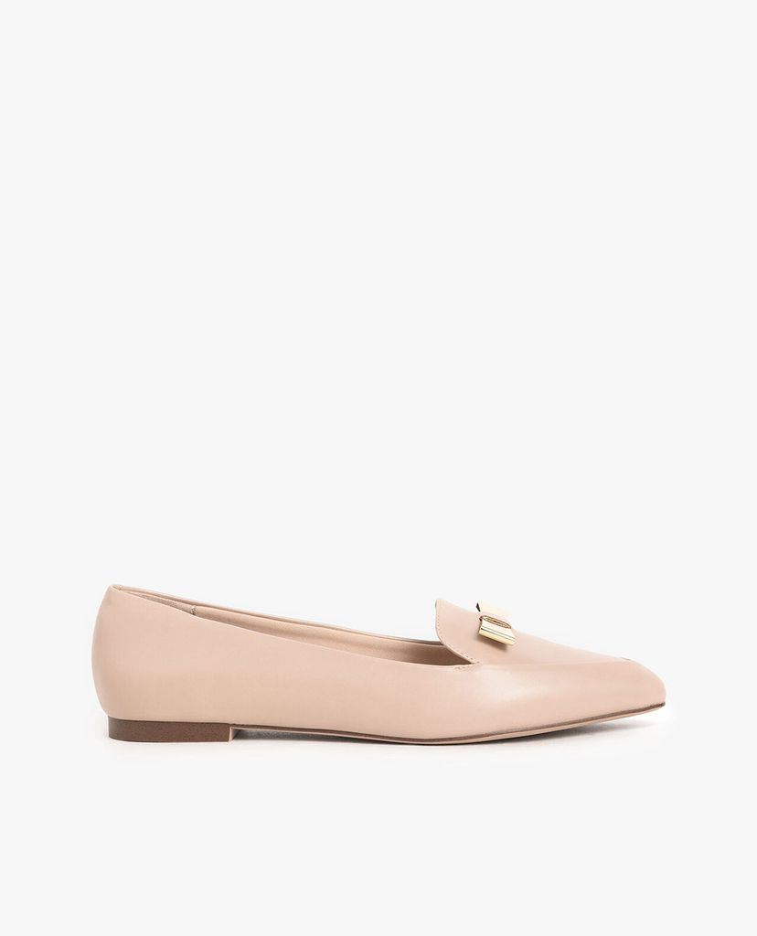 CHARLES & KEITH - Giày đế bệt mũi nhọn Metal Bow