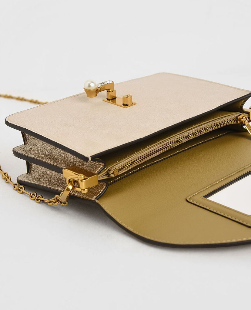 CHARLES & KEITH - Túi đeo vai nữ chữ nhật Textured Turn Lock