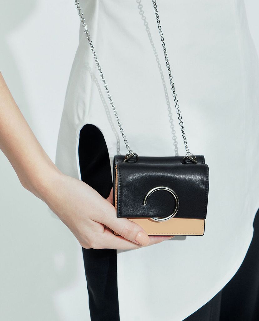 CHARLES & KEITH - Ví cầm tay nữ phom vuông Ring Detail
