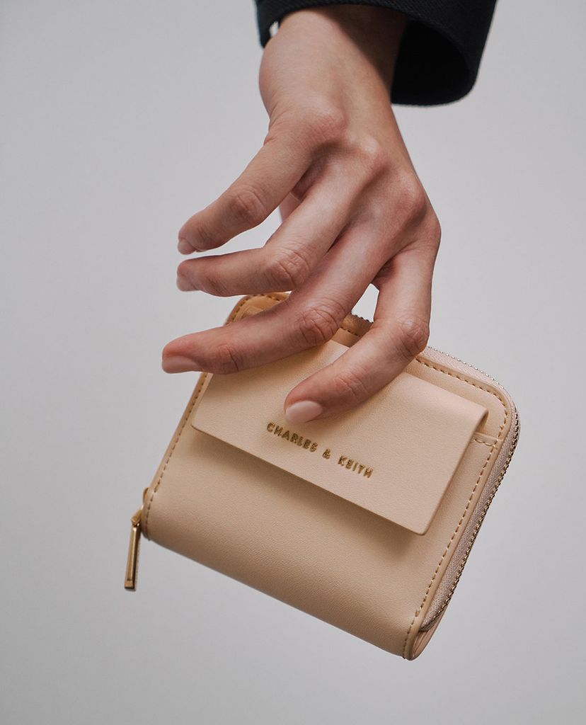 CHARLES & KEITH - Ví nữ phom vuông nhỏ gọn