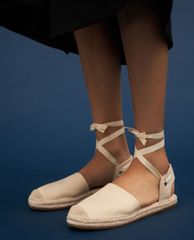 CHARLES & KEITH - Giày sandals nữ mũi tròn Tie Around Espadrille