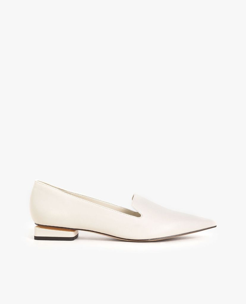 CHARLES & KEITH - Giày đế bệt mũi nhọn Metal Accent